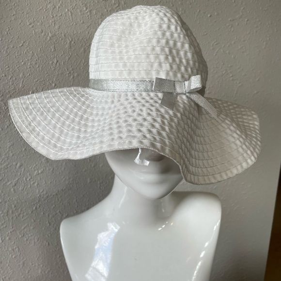 Gymboree Other - NWT Gymboree White Sun Bonnet